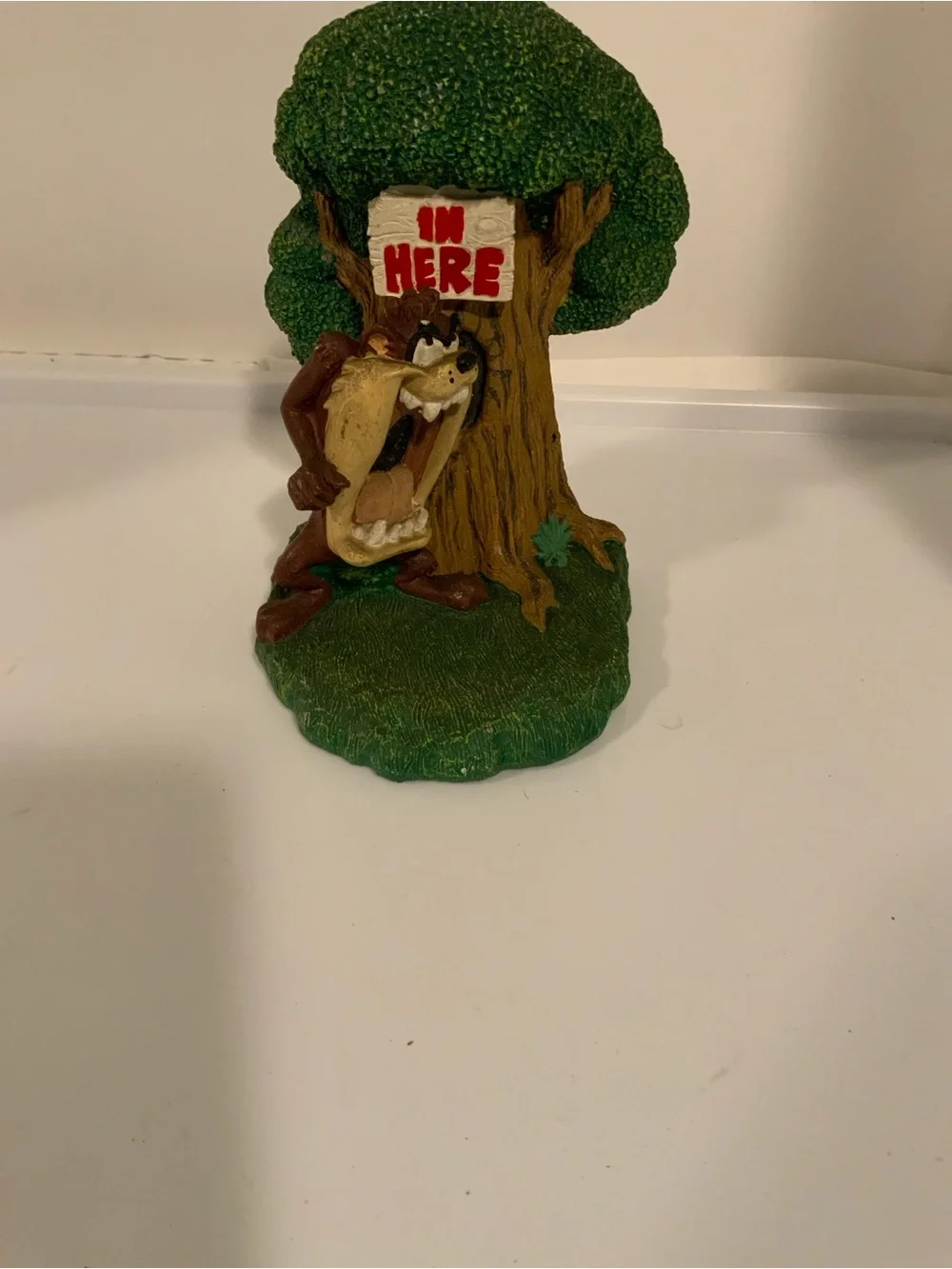 Warner Bros. Taz Tree Figurine – Green, Brown, Red